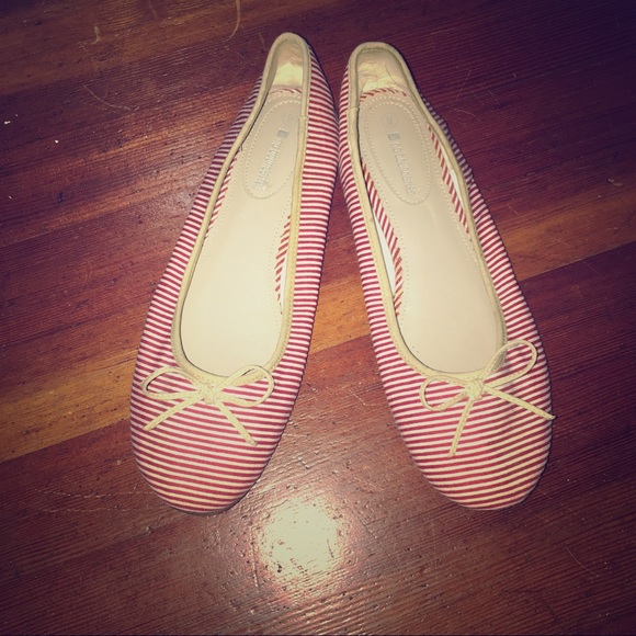 No Boundaries Shoes - Red and white stripe flats